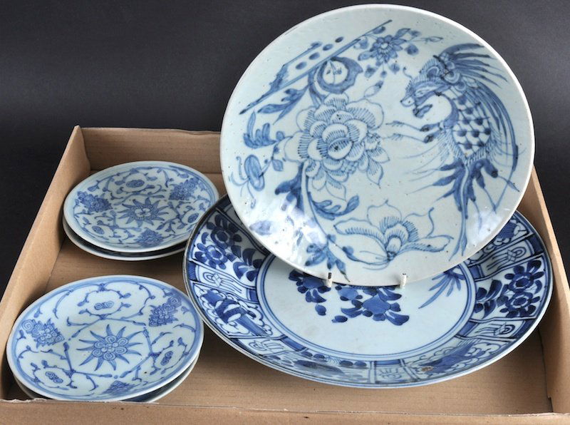 A GROUP OF FOUR 19TH CENTURY CHINESE BLUE AND WHIT: A GROUP OF FOUR 19TH CENTURY CHINESE BLUE AND WHITE PLATES together with two other Chinese plates. Two with hairlines. (6)