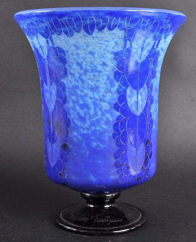 CHARDER (EUROPEAN) C1930 A MOTTLED BLUE GLASS ART: CHARDER (EUROPEAN) C1930 A MOTTLED BLUE GLASS ART DECO VASE with cameo signature. 10ins high.
