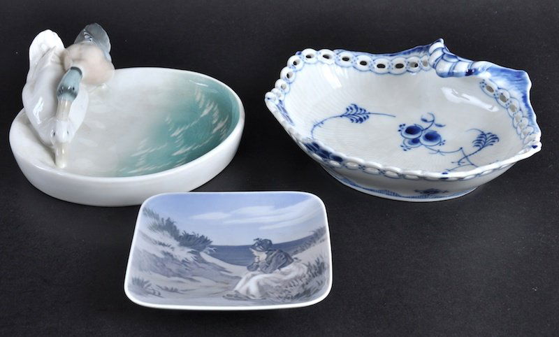 A COPENHAGEN SHELL BLUE AND WHITE DISH, a square: A COPENHAGEN SHELL BLUE AND WHITE DISH, a square ashtray and a similar dial ashtray. (3)