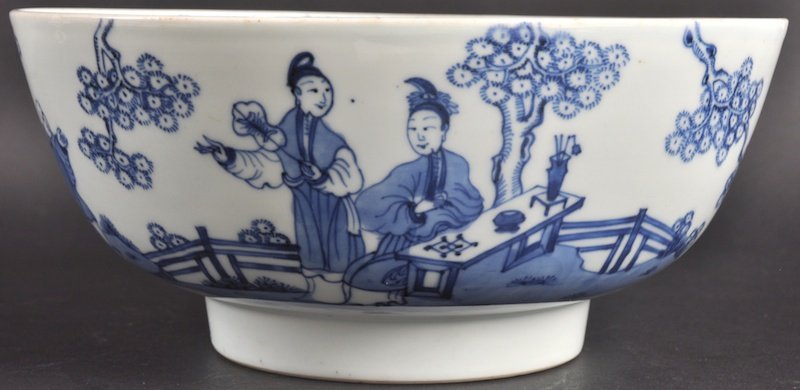 AN 18TH CENTURY CHINESE BLUE AND WHITE CIRCULAR BO: AN 18TH CENTURY CHINESE BLUE AND WHITE CIRCULAR BOWL painted with figures within a fenced garden. Minor nicks. 8. 75ins diameter.