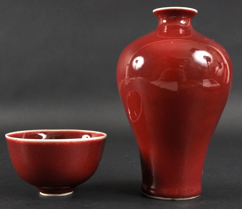 AN EARLY 20TH CENTURY CHINESE SANG DU BOEUF TEA BO: AN EARLY 20TH CENTURY CHINESE SANG DU BOEUF TEA BOWL bearing Qianlong mark to base, together with a similar mei ping vase. Good condition. (2)