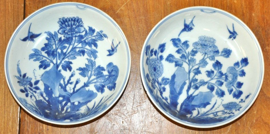 A PAIR OF 19TH CENTURY CHINESE BLUE AND WHITE CIR: A PAIR OF 19TH CENTURY CHINESE BLUE AND WHITE CIRCULAR DISHES bearing Chenghua marks to base, painted with flowering rock. One with tiny nick. 7ins diameter.