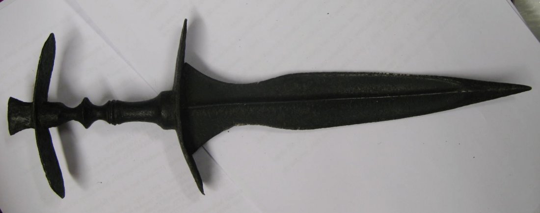 India, Mughal States, steel dagger, c. 1800,12. : India, Mughal States, steel dagger, c. 1800,12. 5” in length, central ridge, curved guard & hilt, usual minor pitting