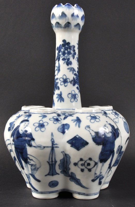 AN EARLY 20TH CENTURY CHINESE BLUE AND WHITE CROC: AN EARLY 20TH CENTURY CHINESE BLUE AND WHITE CROCUS VASE bearing Qianlong marks to base, painted with figures. Minor fritting. 10.25ins high.