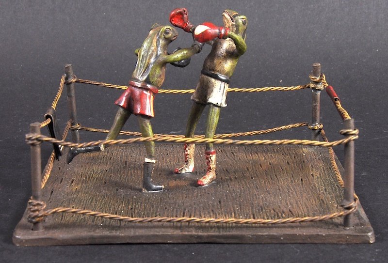 AN UNUSUAL COLD PAINTED BRONZE FIGURE OF FROGS modelled: AN UNUSUAL COLD PAINTED BRONZE FIGURE OF FROGS modelled boxing. 4. 75ins square.