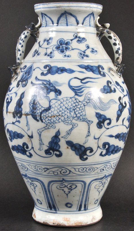 AN EARLY 20TH CENTURY CHINESE TWIN HANDLED BLUE AND WHI: AN EARLY 20TH CENTURY CHINESE TWIN HANDLED BLUE AND WHITE VASE with dragon handles, painted with a beast. Crazing, fritting, firing faults. 11.75ins high.