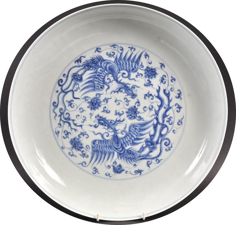 A FINE CHINESE BLUE AND WHITE CIRCULAR PORCELAIN PHOENI: A FINE CHINESE BLUE AND WHITE CIRCULAR PORCELAIN PHOENIX DISH Chenghua mark, probably 18th century, painted with opposing phoenix birds amongst scattered foliate sprays. Footrim chips, fritting. 1ft 3