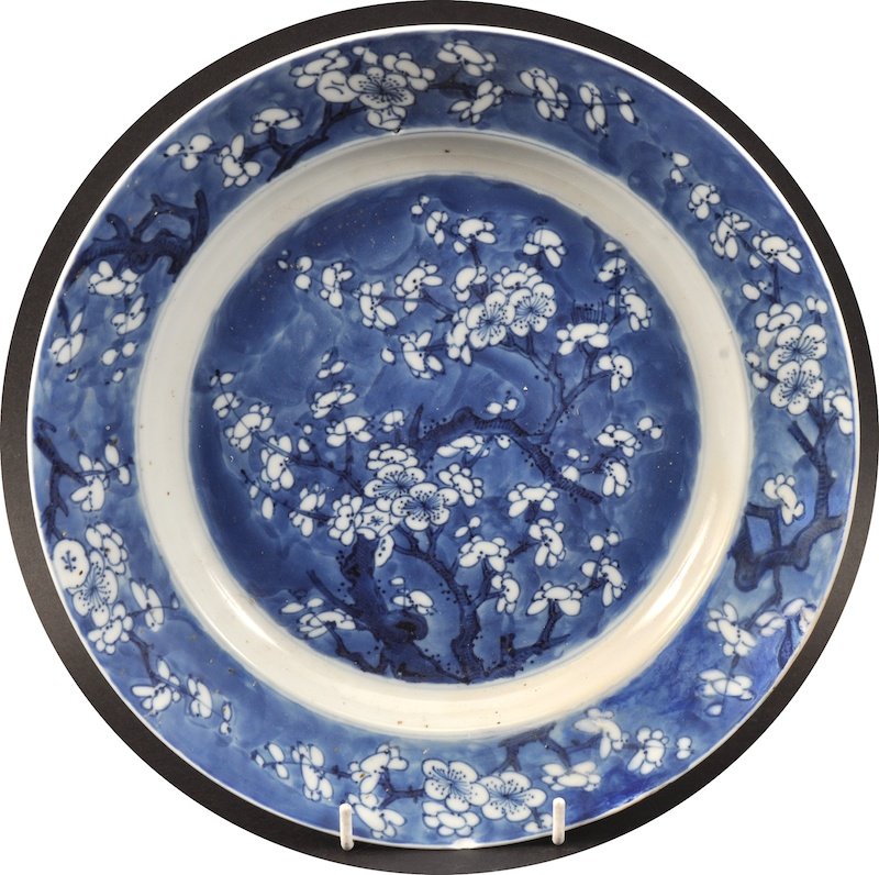 A CHINESE KANGXI PORCELAIN BLUE AND WHITE PRUNUS PLATE : A CHINESE KANGXI PORCELAIN BLUE AND WHITE PRUNUS PLATE bearing Chenghua marks to base. Part of rim restored. 10ins diameter.