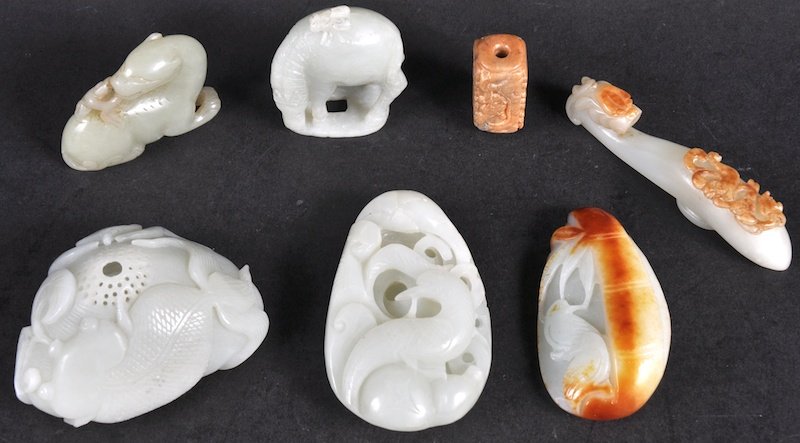 AN EARLY 20TH CENTURY CHINESE CARVED WHITE JADE BELT HO: AN EARLY 20TH CENTURY CHINESE CARVED WHITE JADE BELT HOOK together with a carved jade figure of a horse, a jade pebble and four other carved jade articles. Few fissures. (7)