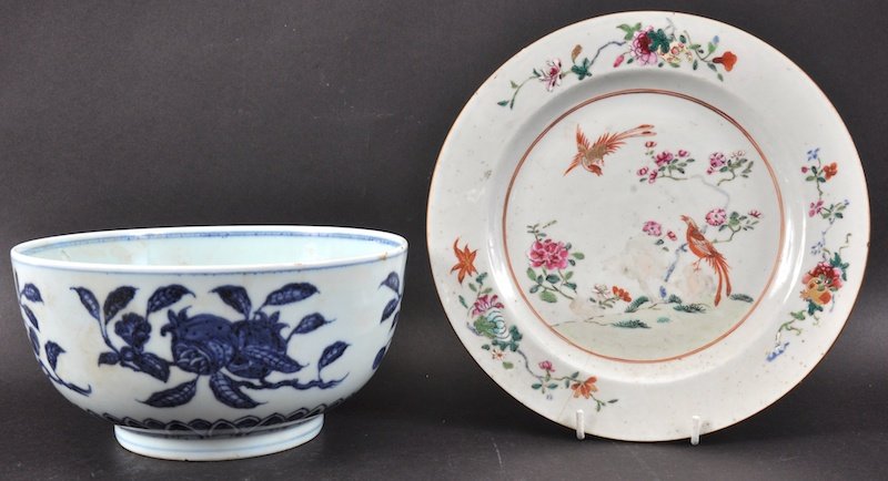 AN 18TH CENTURY CHINESE EXPORT CIRCULAR PLATE painted w: AN 18TH CENTURY CHINESE EXPORT CIRCULAR PLATE painted with birds, together with a blue and white bowl painted with fruit. Plate with crack, bowl good condition. 9ins & 8ins diameter. (2)
