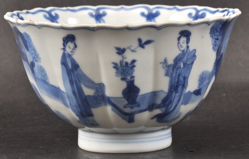 A FINE CHINESE KANGXI PORCELAIN BLUE AND WHITE BOWL bea: A FINE CHINESE KANGXI PORCELAIN BLUE AND WHITE BOWL bearing Chenghua marks to base, painted with figures beside a low table. Short hairline. 4.75ins diameter.