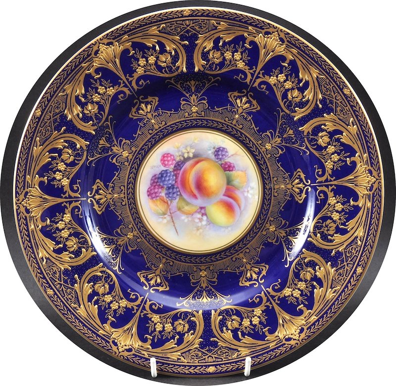 A ROYAL WORCESTER COBALT CLUB RAISED GILT CABINET PLATE