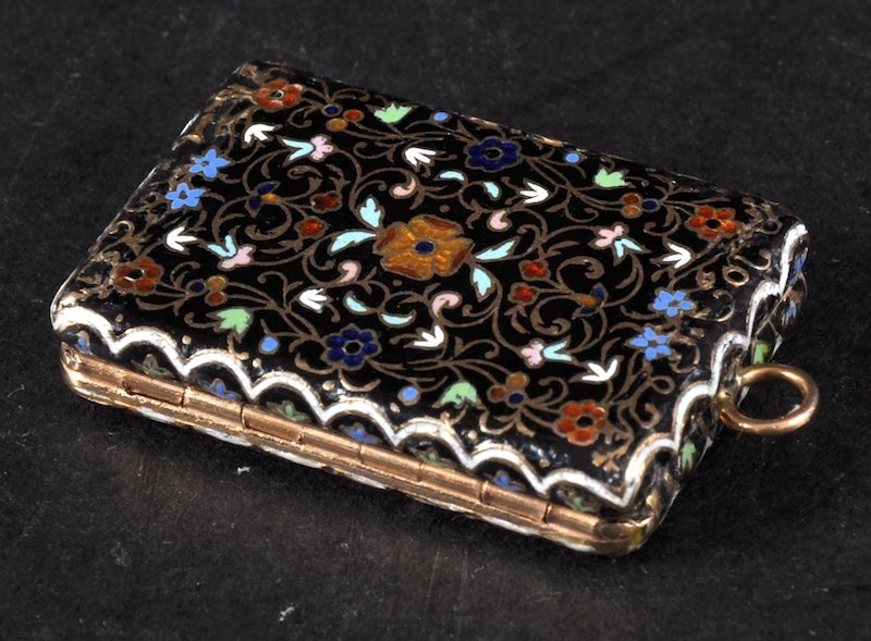 A SUPERB SMALL FRENCH SILVER GILT AND ENAMEL VINAIGRETT: A SUPERB SMALL FRENCH SILVER GILT AND ENAMEL VINAIGRETTE.
