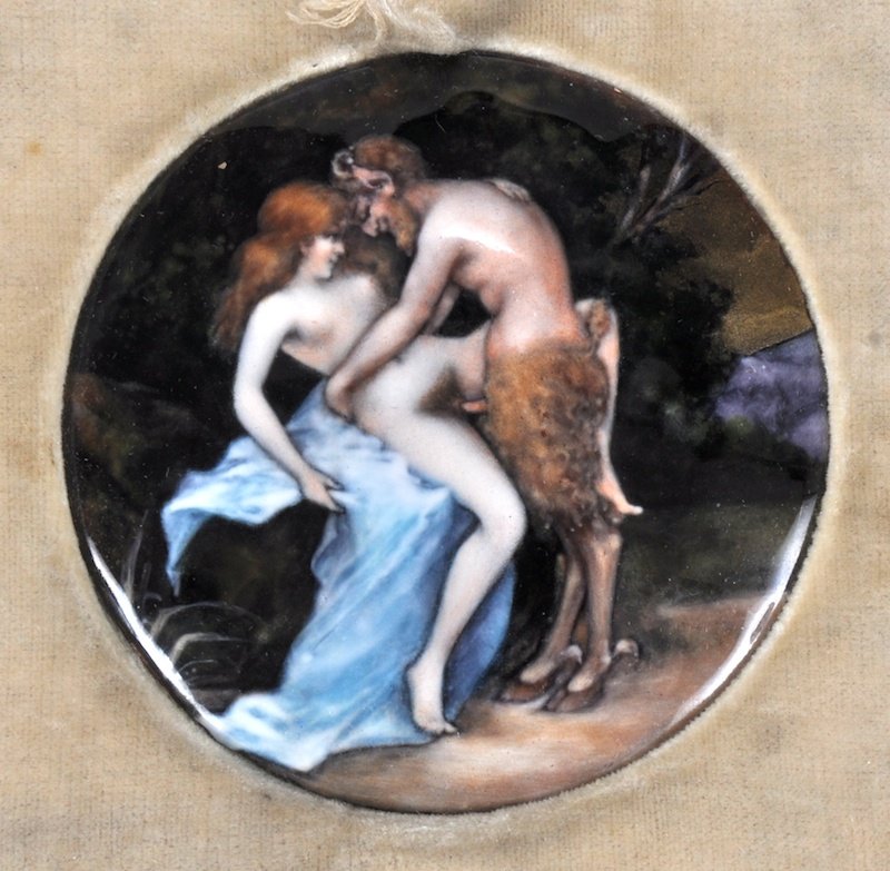 A GOOD LIMOGES ENAMEL CIRCULAR EROTIC PLAQUE, 2.25ins d: A GOOD LIMOGES ENAMEL CIRCULAR EROTIC PLAQUE, 2.25ins diameter, in a fitted leather case.