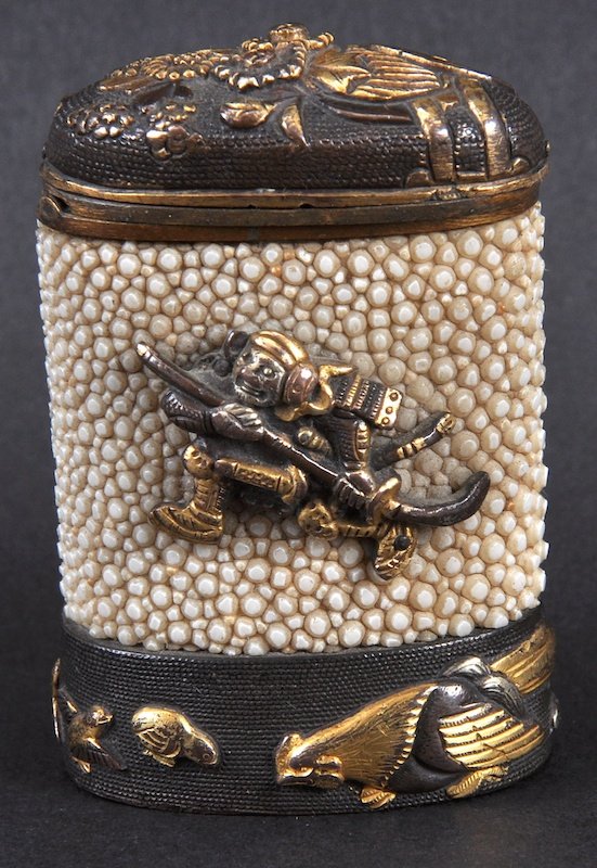 A RARE 19TH CENTURY JAPANESE MEIJI PERIOD SHAGREEN: A RARE 19TH CENTURY JAPANESE MEIJI PERIOD SHAGREEN VESTA inset with bronze plaques of samurai and chickens. Good condition. 2.25ins long.