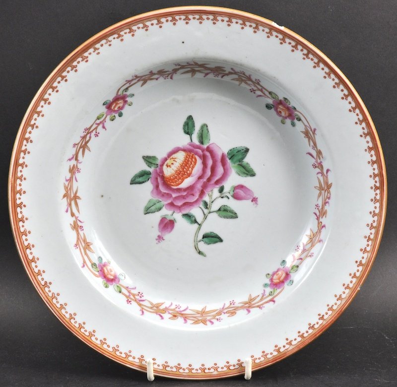 AN 18TH CENTURY CHINESE EXPORT CIRCULAR BOWL painted: AN 18TH CENTURY CHINESE EXPORT CIRCULAR BOWL painted with a fine central floral spray. Minor nicks. 9ins diameter.