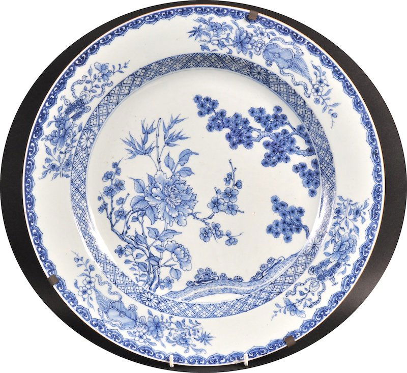 A LARGE 18TH CENTURY CHINESE EXPORT BLUE AND WHITE DISH: A LARGE 18TH CENTURY CHINESE EXPORT BLUE AND WHITE DISH Qianlong, painted with flowering rock. Good condition. Small grazes to rim. 15.5ins diameter.