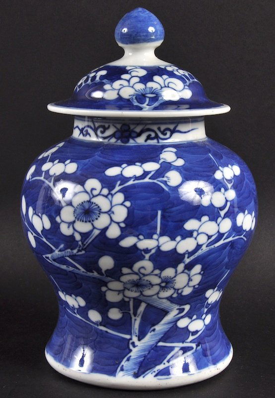 A 19TH CENTURY CHINESE BLUE AND WHITE BALUSTER JAR AND: A 19TH CENTURY CHINESE BLUE AND WHITE BALUSTER JAR AND COVER bearing Kangxi marks to base, painted with flowers. Lid chip. 9.25ins high.