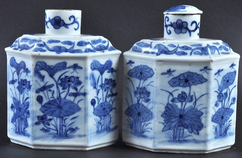 A PAIR OF 19TH CENTURY CHINESE BLUE AND WHITE TEA CADDI: A PAIR OF 19TH CENTURY CHINESE BLUE AND WHITE TEA CADDIES AND COVERS painted with bats. Fritting, repair to cover. 7.5ins high.