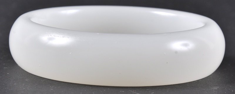 A CHINESE CARVED WHITE HARDSTONE CIRCULAR BANGLE. Good: A CHINESE CARVED WHITE HARDSTONE CIRCULAR BANGLE. Good condition.
