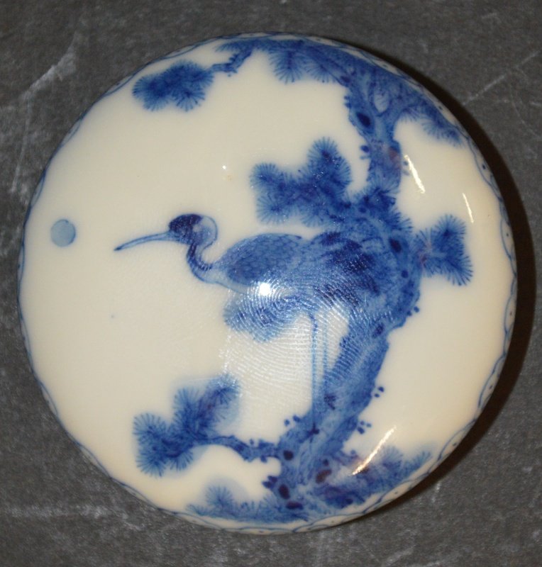 A CHINESE REPUBLICAN PERIOD BLUE AND WHITE CIRCULAR BOX: A CHINESE REPUBLICAN PERIOD BLUE AND WHITE CIRCULAR BOX AND COVER painted with birds. Good condition. 2.25ins diameter.