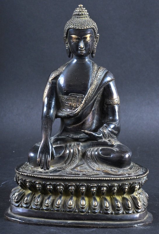 A 19TH CENTURY SINO TIBETAN BRONZE FIGURE OF A BUDDHA: A 19TH CENTURY SINO TIBETAN BRONZE FIGURE OF A BUDDHA modelled seated upon a triangular base. Minor wear. 8.25ins high.
