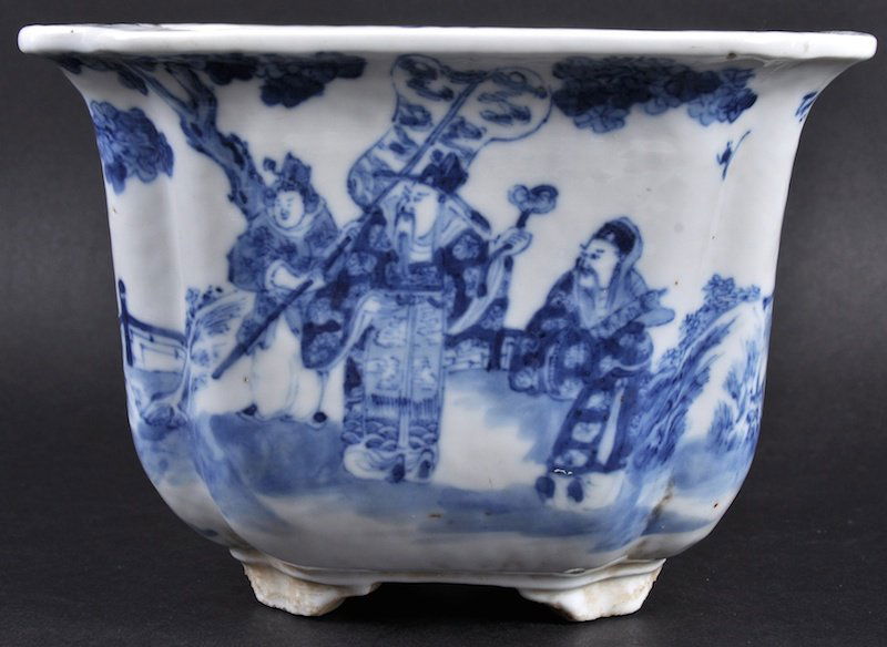A LATE 19TH CENTURY CHINESE BLUE AND WHITE PLANTER: A LATE 19TH CENTURY CHINESE BLUE AND WHITE PLANTER painted with figures. Good condition. 6.5ins wide.