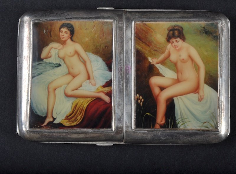A SILVER DOUBLE FOLDING CIGARETTE CASE, the lid with: A SILVER DOUBLE FOLDING CIGARETTE CASE, the lid with two nudes. Birmingham 1939.