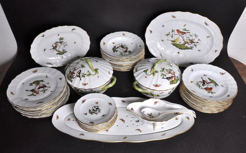 A SUPERB HERAND HAND PAINTED DINNER SERVICE with: A SUPERB HERAND HAND PAINTED DINNER SERVICE with crosshatch border edged in gilt and painted with butterflies and birds on a branch, comprising eight 10.75in dinner plates, ten 10in medium plates, ten