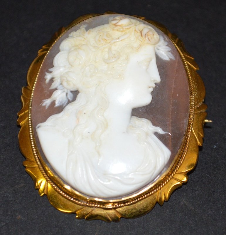 A VICTORIAN OVAL CAMEO BROOCH of a young lady.: A VICTORIAN OVAL CAMEO BROOCH of a young lady.