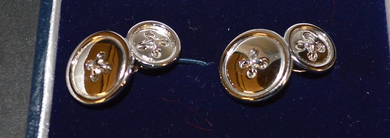 A PAIR OF STERLING SILVER BUTTON CUFFLINKS.: A PAIR OF STERLING SILVER BUTTON CUFFLINKS.