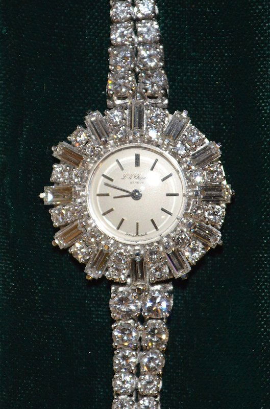 A SUPERB L. U. CHOPARD OF GENEVA LADIES 18CT WHITE GOLD: A SUPERB L. U. CHOPARD OF GENEVA LADIES 18CT WHITE GOLD AND DIAMOND WATCH WITH DIAMOND STRAP, in box.