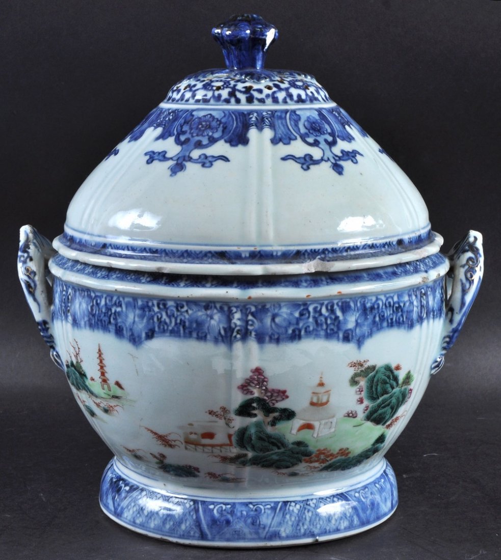 AN 18TH CENTURY CHINESE EXPORT BLUE AND WHITE PORCELAIN: AN 18TH CENTURY CHINESE EXPORT BLUE AND WHITE PORCELAIN TUREEN AND COVER Qianlong, painted with landscapes and rui motifs. 12.25ins high.
