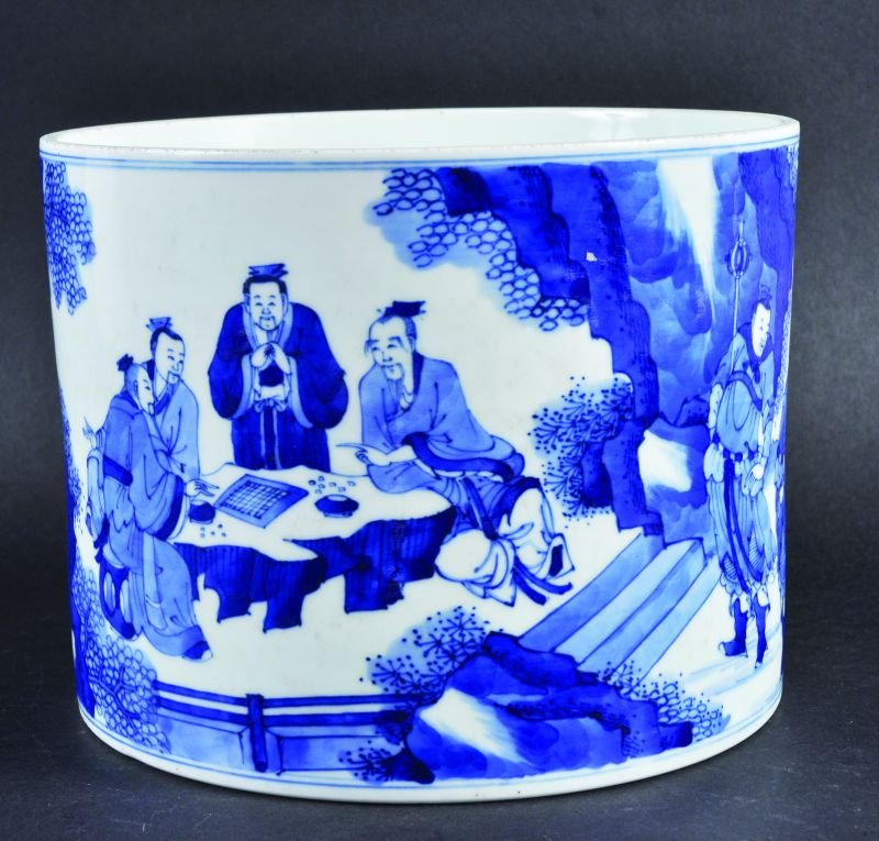 A LARGE CHINESE BLUE & WHITE PORCELAIN BRUSH POT,: A LARGE CHINESE BLUE & WHITE PORCELAIN BRUSH POT, painted with a continuous scene of sages and warriors in a fenced garden setting, 8in diameter & 6.25in high.