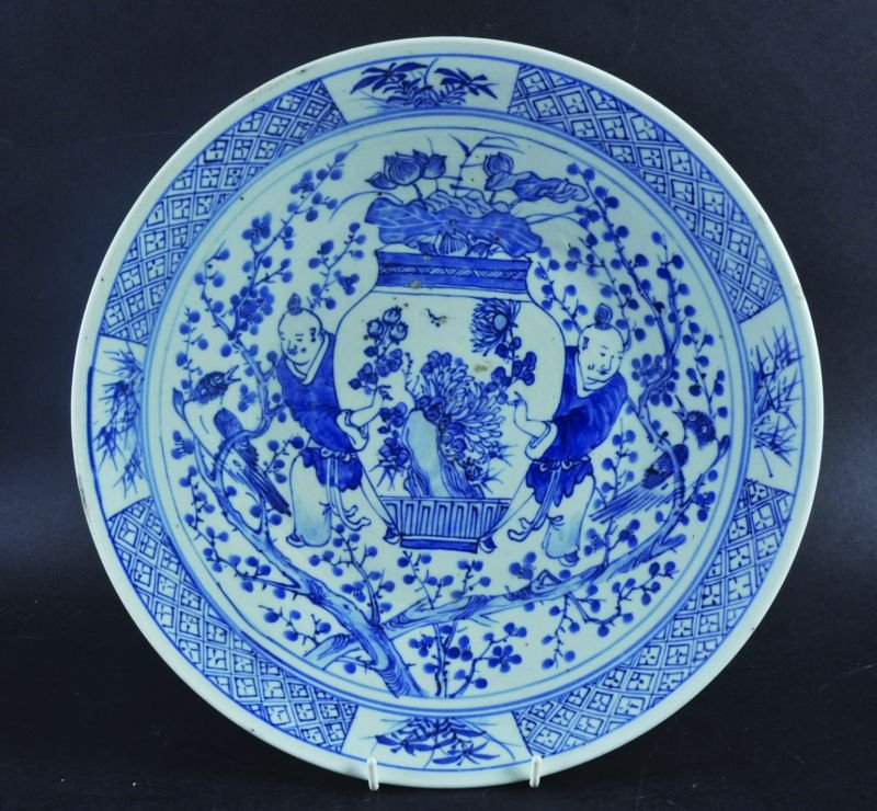 A 19TH CENTURY CHINESE BLUE & WHITE PORCELAIN DISH,: A 19TH CENTURY CHINESE BLUE & WHITE PORCELAIN DISH, painted to its centre with two boys supporting a vase, 12.1in diameter.