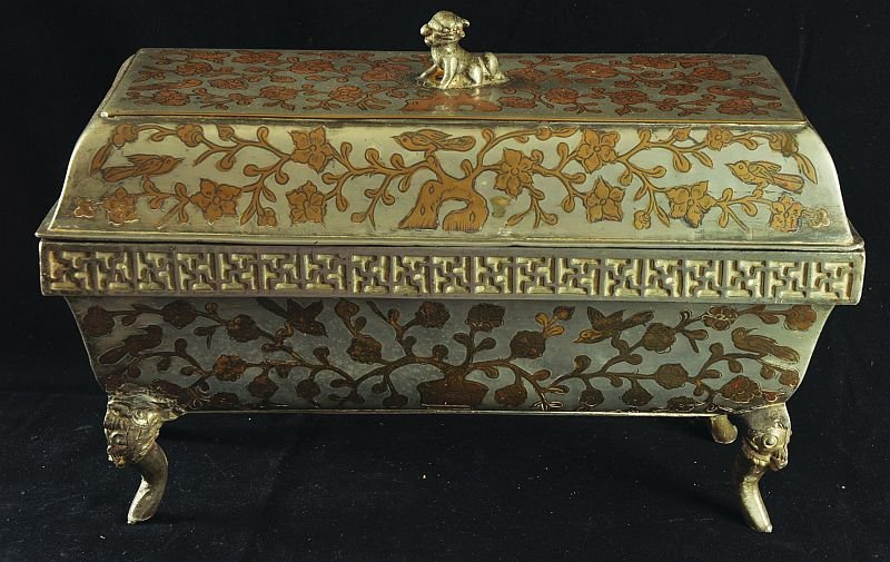 A GOOD & UNUSUAL 19TH CENTURY CHINESE BRASS INLAID: A GOOD & UNUSUAL 19TH CENTURY CHINESE BRASS INLAID PEWTER CASKET, supported on mask feet, the sides inlaid with repeated designs of birds amidst scrolling foliage, the cover with a buddhistic lion fin