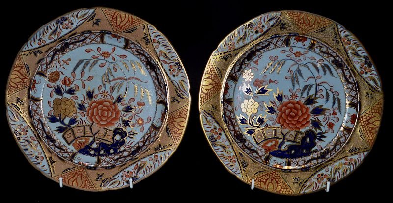 A PAIR OF MASONS IRONSTONE JAPAN PATTERN CIRCULAR: A PAIR OF MASONS IRONSTONE JAPAN PATTERN CIRCULAR PLATES. 9.5ins diameter. £50-70.