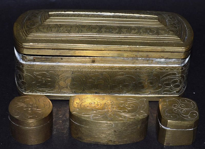 AN ENGRAVED BRASS BETEL BOX SET, SUMATRA, INDONESIA OR: AN ENGRAVED BRASS BETEL BOX SET, SUMATRA, INDONESIA OR MALAYSIA, 19TH CENTURY. 5.5ins long. £40-60.