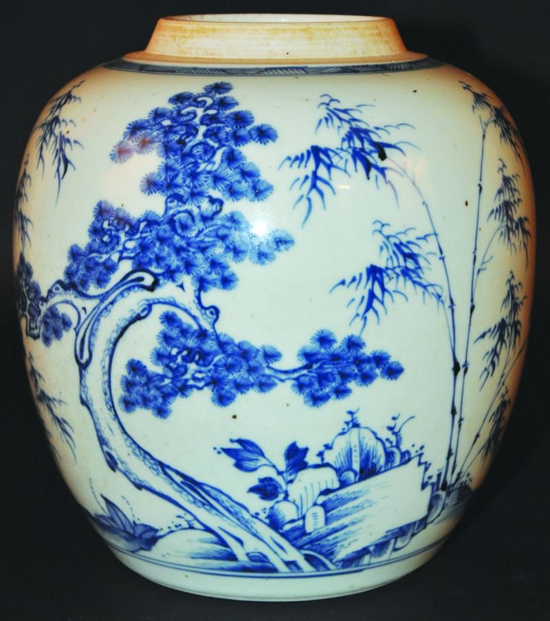 AN EARLY 18TH CENTURY CHINESE KANGXI/YONGZHENG PERIOD: AN EARLY 18TH CENTURY CHINESE KANGXI/YONGZHENG PERIOD BLUE & WHITE PORCELAIN JAR, the sides of the jar painted with the ‘Three Friends’, pine, bamboo and plum blossom, the jar 8.5in high. £150-25