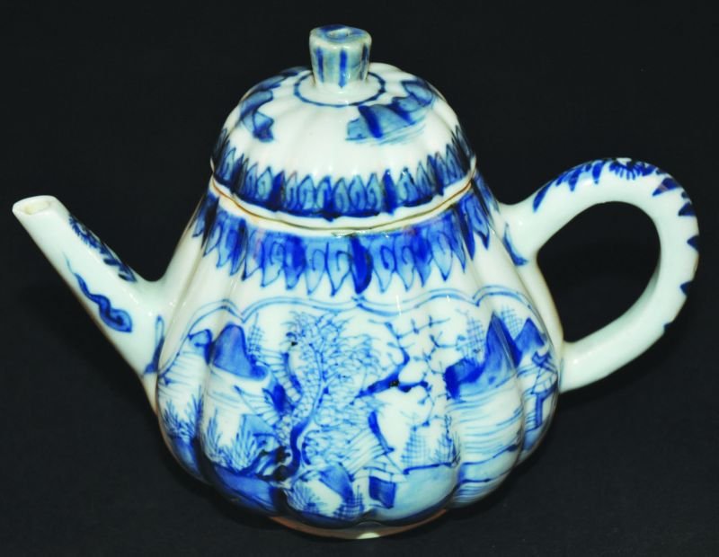 A GOOD CHINESE KANGXI PERIOD BLUE & WHITE PORCELAIN: A GOOD CHINESE KANGXI PERIOD BLUE & WHITE PORCELAIN TEAPOT & COVER, the fluted pear-form body painted with barbed quatrefoil river landscape panels, 5.75in long including handle and spout & 4.3in high