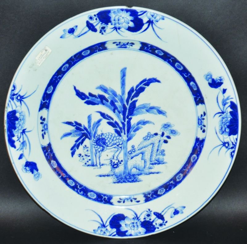 AN 18TH CENTURY CHINESE BLUE & WHITE PORCELAIN CHARGER,: AN 18TH CENTURY CHINESE BLUE & WHITE PORCELAIN CHARGER, painted with a kirin in a garden setting, 14.8in diameter. £150-250