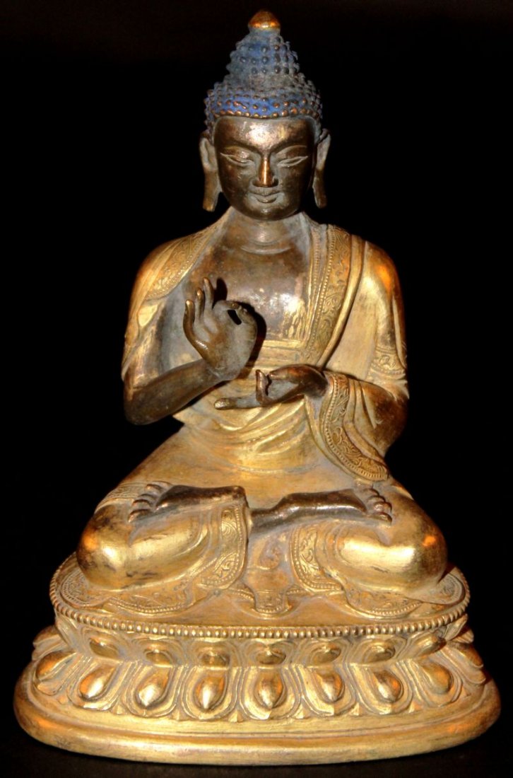 A GOOD 19TH/20TH CENTURY TIBETAN GILT BRONZE FIGURE OF: A GOOD 19TH/20TH CENTURY TIBETAN GILT BRONZE FIGURE OF BUDDHA, seated in meditation on a double lotus plinth, the hems of his robes with engraved decoration, his knotted hair with traces of blue colou