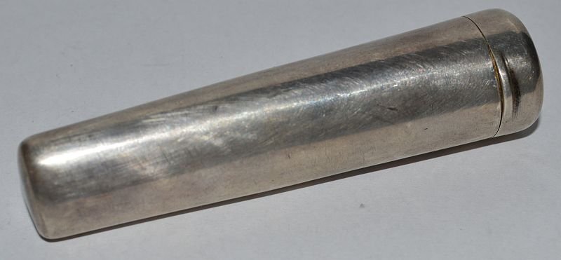 A SILVER CIGAR HOLDER. £20-30.: A SILVER CIGAR HOLDER. £20-30.