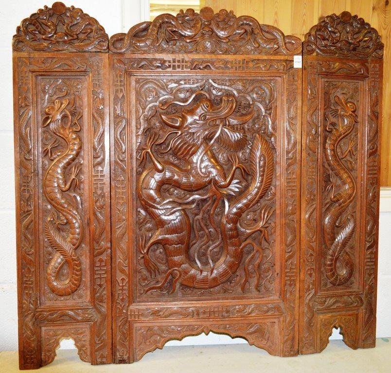 A CHINESE WOOD FOLDING SCREEN. 3ft 4ins wide x 3 2ins: A CHINESE CURVED WOOD FOLDING SCREEN.3ft 4ins wide x 3ft 2ins high