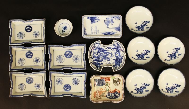 A GROUP OF FIVE 19TH/20TH CENTURY JAPANESE BLUE & WHITE: A GROUP OF FIVE 19TH/20TH CENTURY JAPANESE BLUE & WHITE PORCELAIN SHAPED DISHES, each painted with floral roundels, 6.2in x 4.25in; together with two other blue and white dishes, an Imari dish, five b