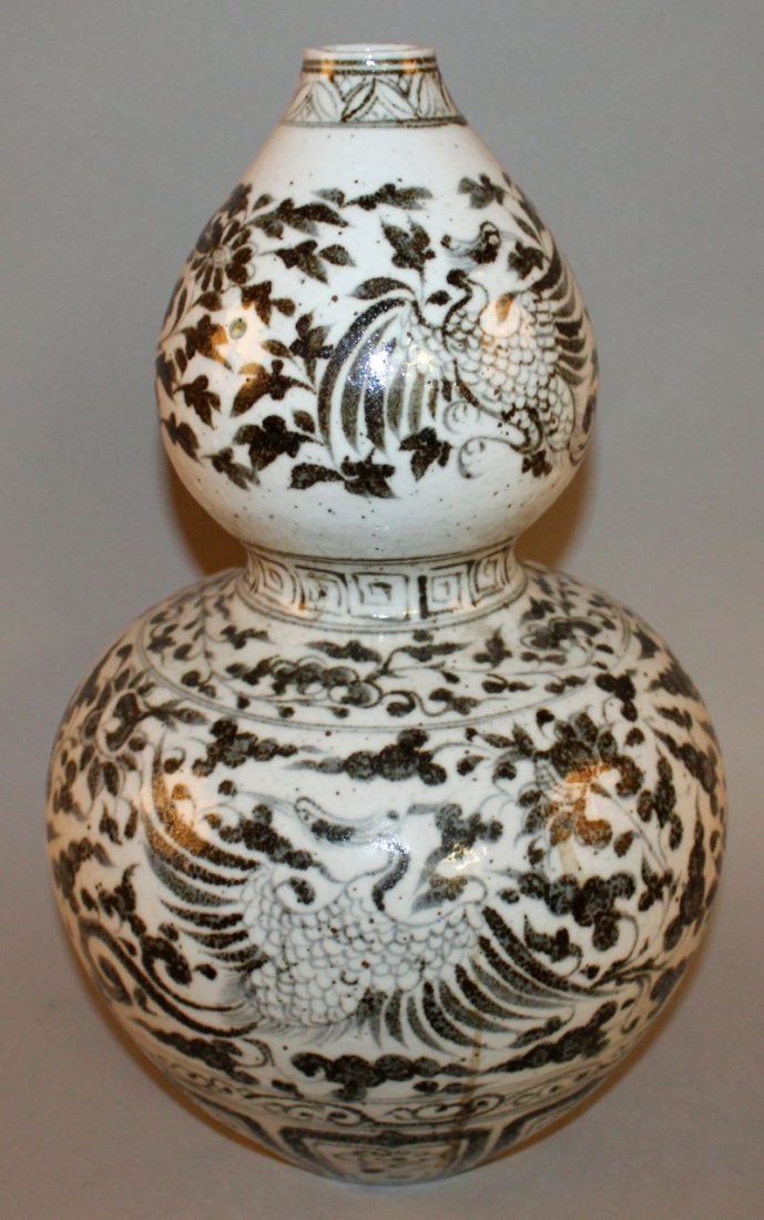 A LARGE CHINESE MING-STYLE BLUE & WHITE DOUBLE-GOURD: A LARGE CHINESE MING-STYLE BLUE & WHITE DOUBLE-GOURD PORCELAIN VASE, the underglaze-blue having fired to brown in places, the sides decorated with phoenix and kirin, 16.1in high. £70-100
