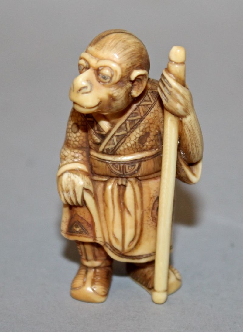 A GOOD QUALITY 19TH/20TH CENTURY SIGNED JAPANESE IVORY (1 of 3)