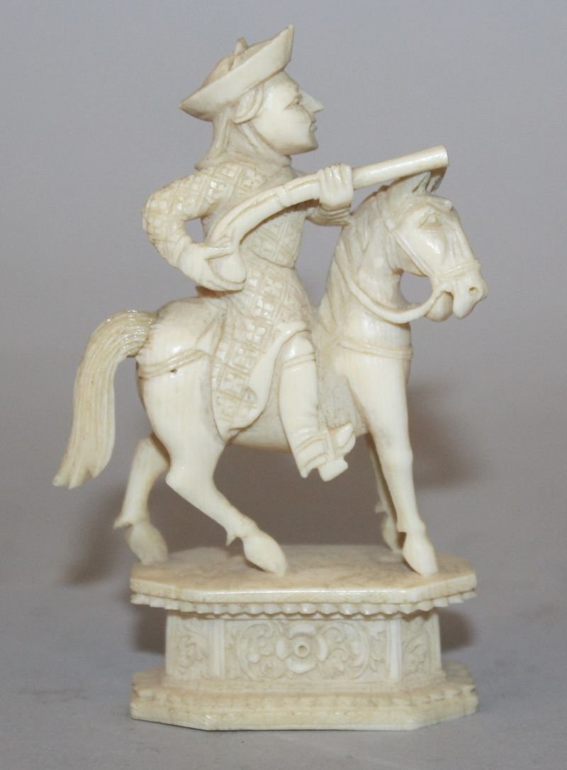AN UNUSUAL 19TH CENTURY CHINESE CANTON IVORY CHESS (1 of 3)