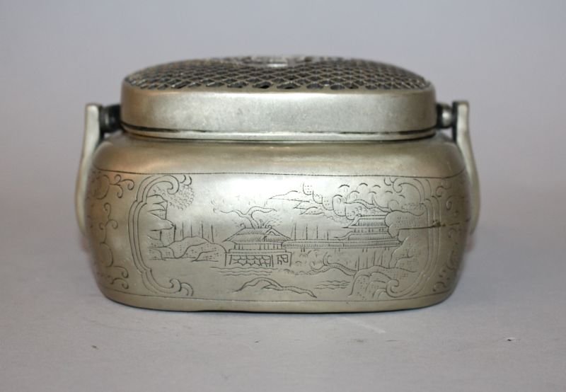 AN EARLY 20TH CENTURY CHINESE ENGRAVED BRASS HAND (1 of 5)