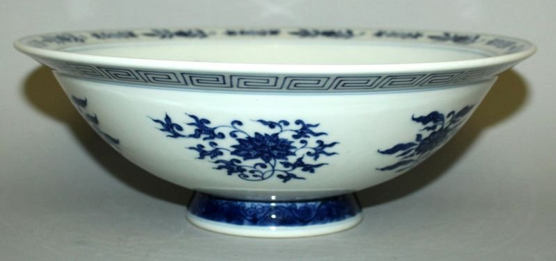 A GOOD QUALITY BLUE & WHITE PORCELAIN BOWL, decorated: A GOOD QUALITY BLUE & WHITE PORCELAIN BOWL, decorated in a heaped and piled effect with loose sprays of foliage, the base with a Qianlong seal mark, 10.3in diameter & 3.6in high.